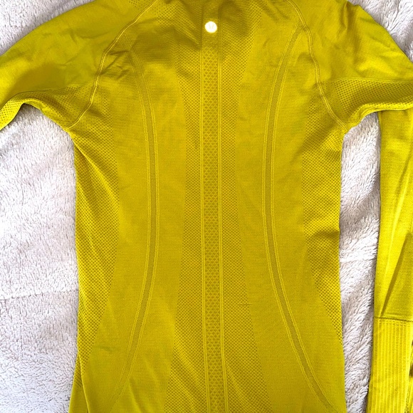 ⚡️Yellow Swiftly Tech 1.0 Long Size 2 Long sleeve Lululemon⚡️ SOLD - Picture 2 of 6
